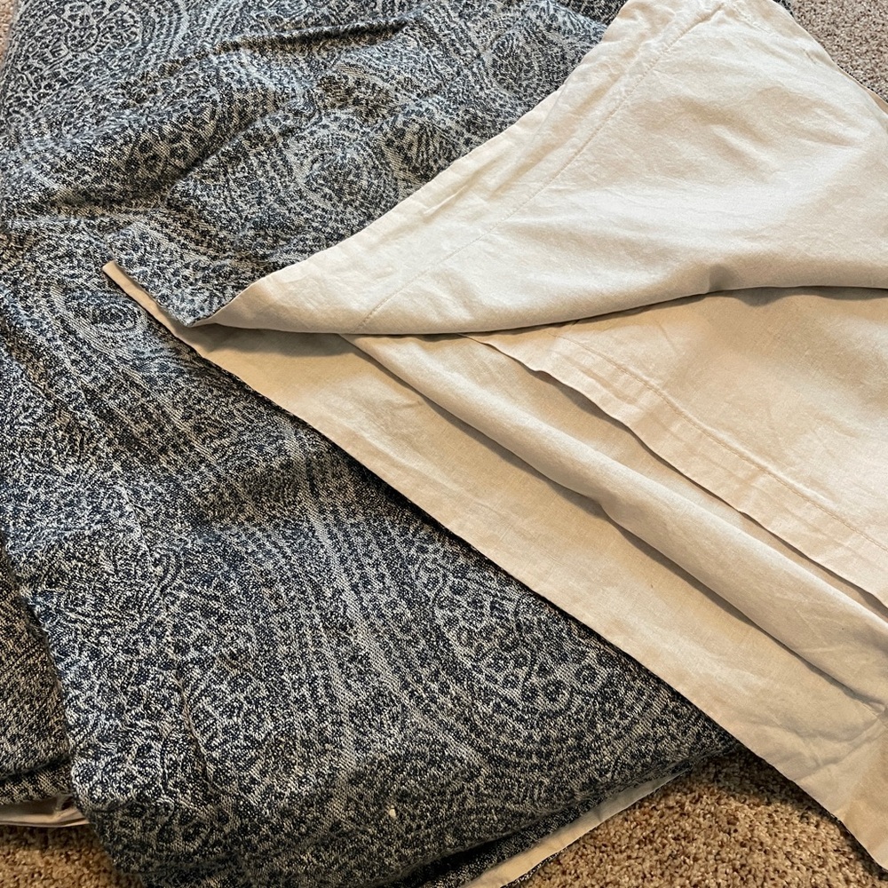 Blue Paisley Jacquard Blue Duvet and Shams - Full/Queen - Picture 3 of 3